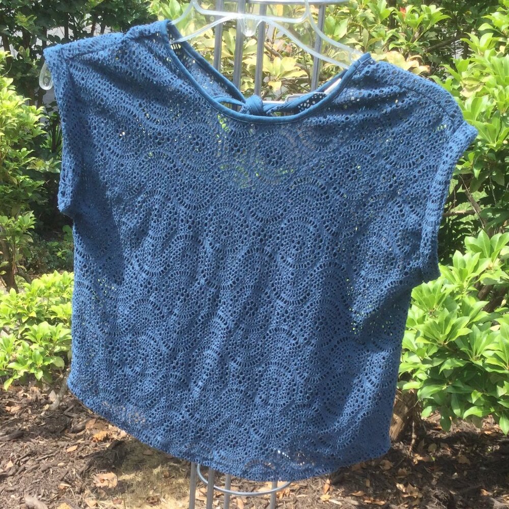 Forever 21 Lace Back Bow Tie Girl Knitwear Top
